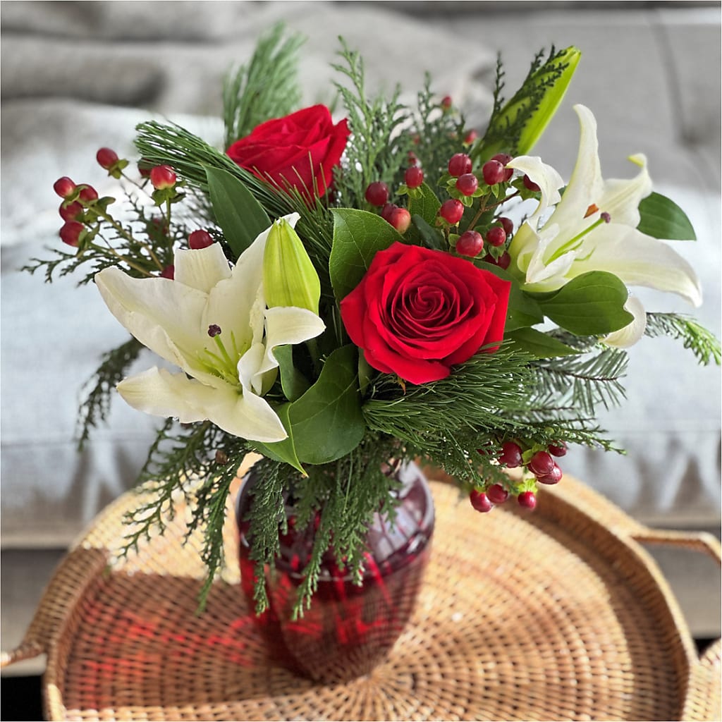 Evergreen Delight Bouquet – AMELIA'S FLOWERS, Naples FL