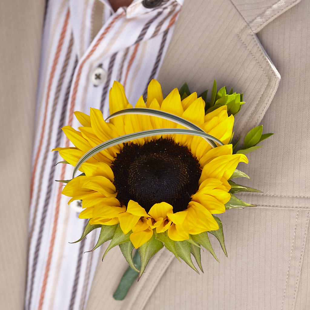 Free Spirit Boutonniere – AMELIA'S FLOWERS, Naples FL
