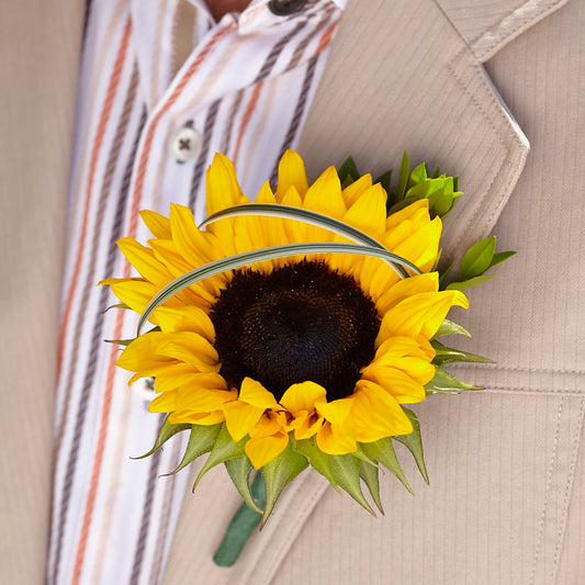 Free Spirit Boutonniere – AMELIA'S FLOWERS, Naples FL